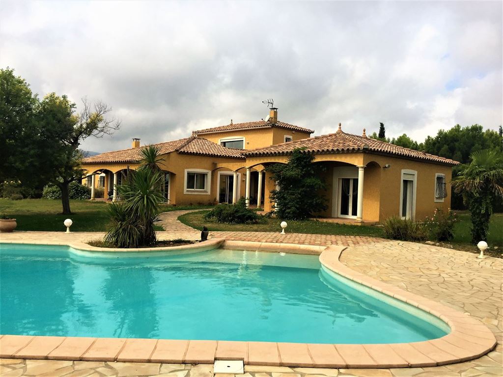 Maison d'architecte LAPALME 680000€ MYRIAM MAGNE IMMOBILIER Maison d'architecte LAPALME 680000€ MYRIAM MAGNE IMMOBILIER
